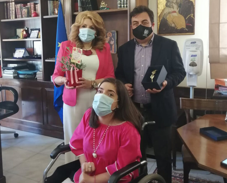 Δήμαρχος Πύργου: Τίμησε την Ν. Γιάνναρου με αφορμή την γιορτή της μητέρας