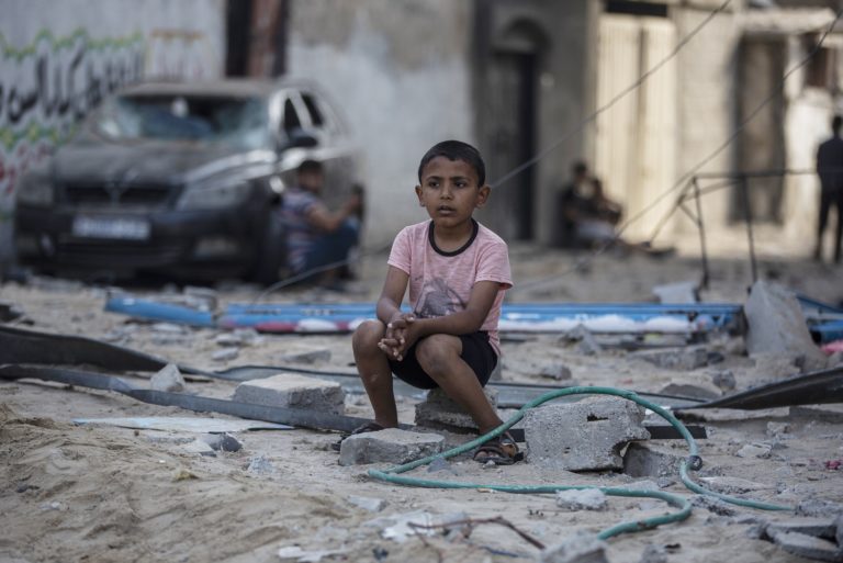 Παγκόσμια συγκίνηση για τα παιδιά του πολέμου στη Μέση Ανατολή (video)
