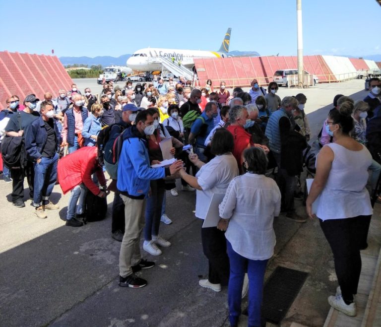 Καλαμάτα: Έφθασαν οι πρώτοι τουρίστες στο Αεροδρόμιο