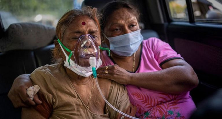 Στα 20 εκατομμύρια τα κρούσματα στην Ινδία – Μόλις το 9% έχει εμβολιαστεί – Συνομιλίες με Pfizer