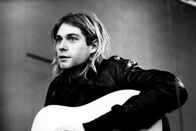 Σπασμένη κιθάρα του Kurt Cobain πωλήθηκε για πάνω από μισό εκατομμύριο δολάρια