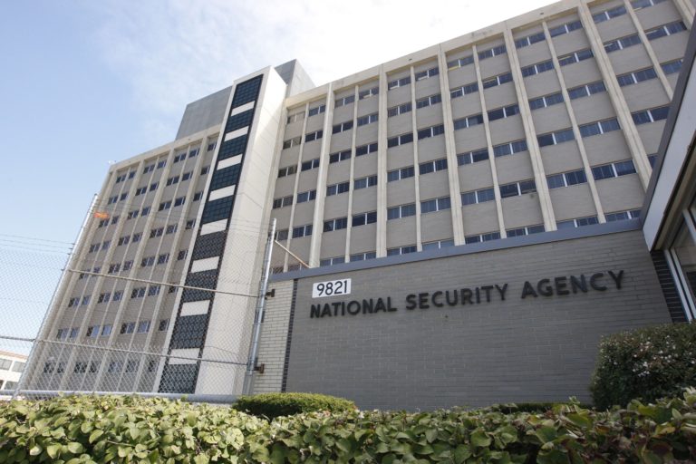 Η NSA κατασκόπευε Μέρκελ, Σταϊνμάιερ και άλλους Ευρωπαίους ηγέτες με τη βοήθεια της Δανίας