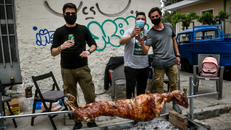 Πάσχα με περιοριστικά μέτρα — Σταδιακά η επιστροφή στην κανονικότητα (video)