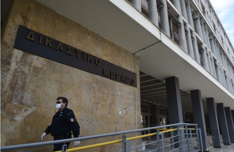Θεσσαλονίκη: Κατηγορούμενη για τη δολοφονία του πρώην πεθερού της διακομίστηκε σε νοσοκομείο έχοντας πιει υγρό σαπούνι