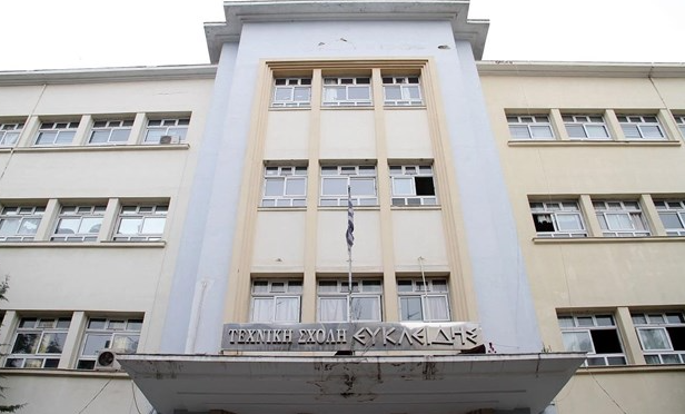 Σύλληψη δύο νεαρών για τους βανδαλισμούς και τη φωτιά στον Ευκλείδη