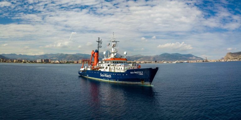 Aσφαλές λιμάνι αναζητεί η Sea-Watch – Eπιχειρήσεις διάσωσης μεταναστών στη Μεσόγειο