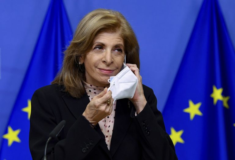 Συμφωνία ΕΕ-AstraZeneca: Εγγυάται την παράδοση των υπόλοιπων 200 εκατομμυρίων δόσεων εμβολίου