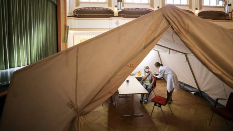 Γερμανία: Διάθεση εμβολίων για όλους πριν από το τέλος του καλοκαιριού