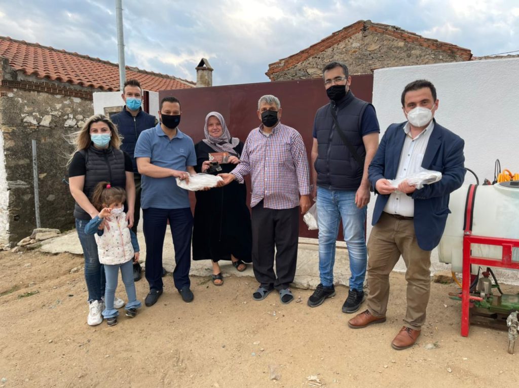 Ροδόπη: Πόρτα – Πόρτα διανομή 5.000 πιτών Ραμαζανιού από το Δήμο Ιάσμου