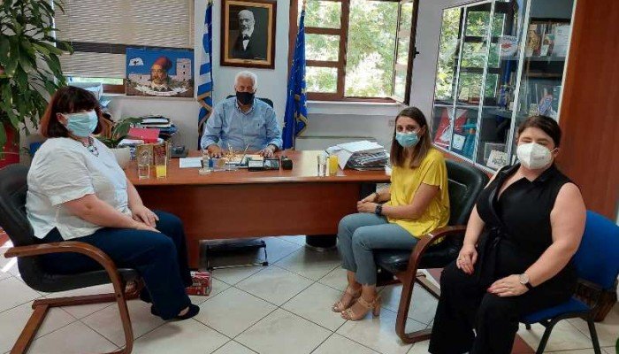 Η Πρόξενος του Ηνωμένου Βασιλείου στον Δήμο Αποκορώνου