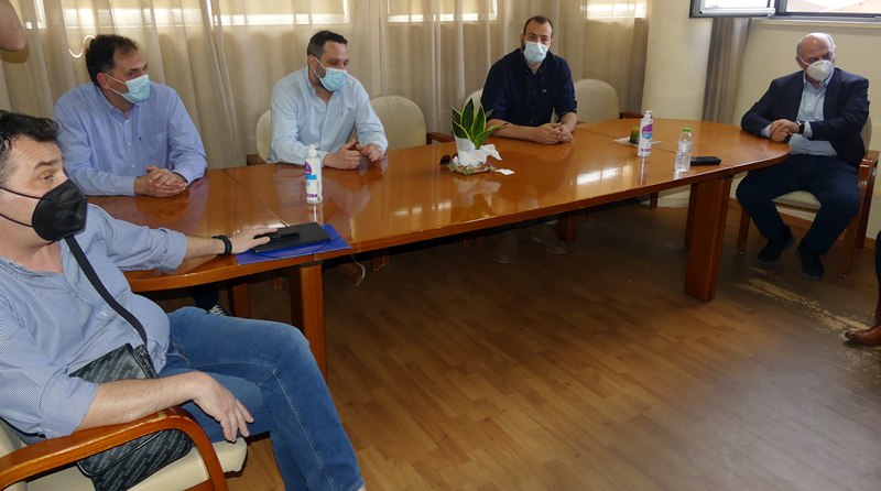 Καρδίτσα: Επίσκεψη Λ. Αυγενάκη στο Δημαρχείο και σε αθλητικές εγκαταστάσεις