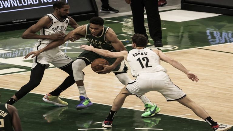 Μυθικός Giannis με 49 πόντους νίκησε Ντουράντ και Νετς