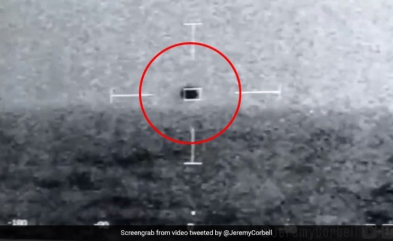 Πεντάγωνο: Διέρρευσε βίντεο που δείχνει UFO να εξαφανίζεται μέσα στη θάλασσα