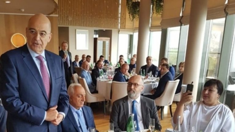 Συνάντηση Ν. Δένδια με εκπροσώπους ομογενειακών κοινοτήτων στο Γκελεντζίκ της Ρωσίας
