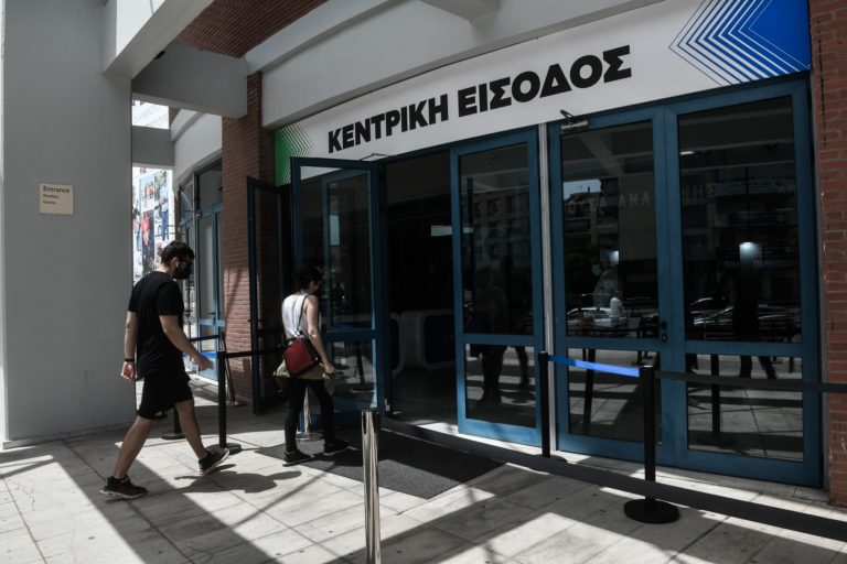 Ρεκόρ εμβολιασμών στη χώρα – Έως τέλος Ιουνίου θα μπορούν όλοι να εμβολιαστούν