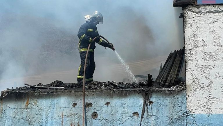 Φωτιά σε ξυλουργείο στο Γάζι Ηρακλείου