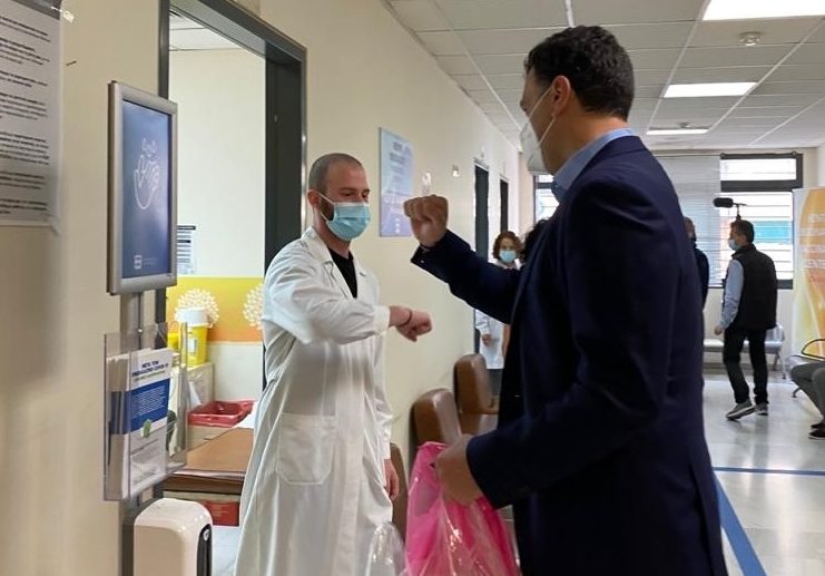 Ευχές και ένα μεγάλο «ευχαριστώ» στους υγειονομικούς από τον Βασίλη Κικίλια