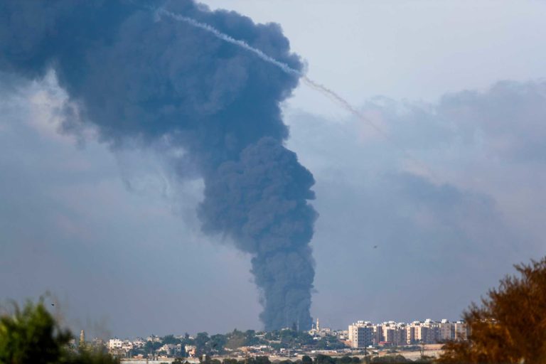 Παλαιστινιακό: Νέα αιματηρά πλήγματα στη Γάζα – «Πλήρους ισχύος» επιθέσεις από το Ισραήλ υπό τη σκέπη του «Iron Dome»
