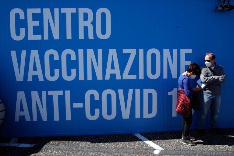 Ιταλία: Από Δευτέρα 17 Μαΐου ξεκινούν οι κρατήσεις για εμβολιασμό άνω των 40 ετών