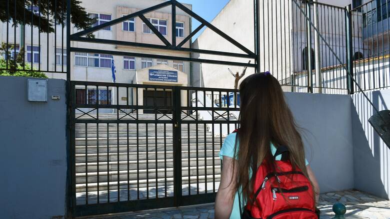 900 σχολεία κλειστά λόγω κορονοϊού – Οι οδηγίες του ΕΟΔΥ για τη διαχείριση των κρουσμάτων