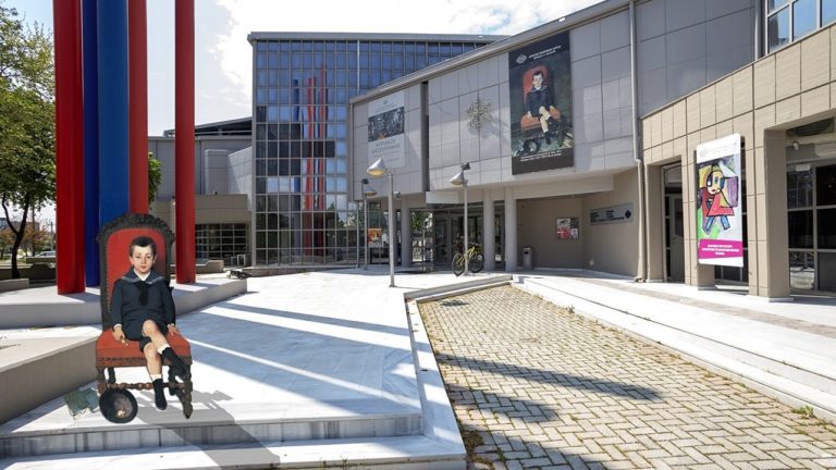 Δωρεά βιβλίων από την Δημοτική Πινακοθήκη Λάρισας στη Δημοτική Βιβλιοθήκη Φαρσάλων