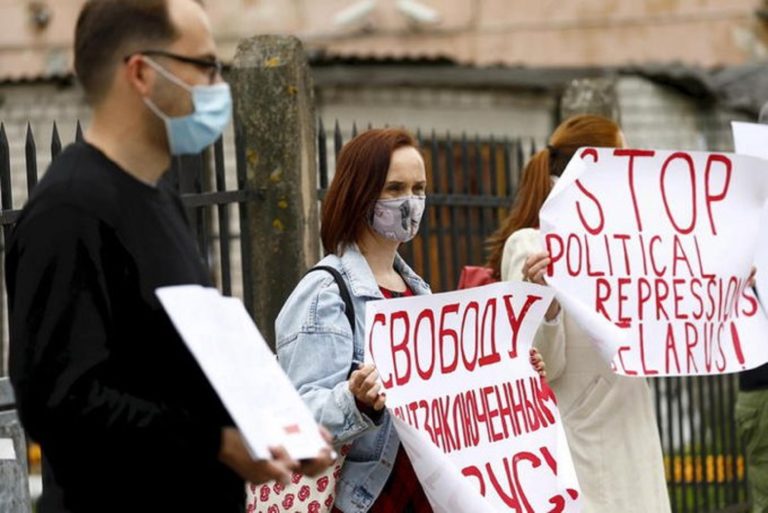 Κυρώσεις για Λευκορωσία στο τραπέζι των Ευρωπαίων ΥΠΕΞ — Μόσχα: Δυτική υστερία