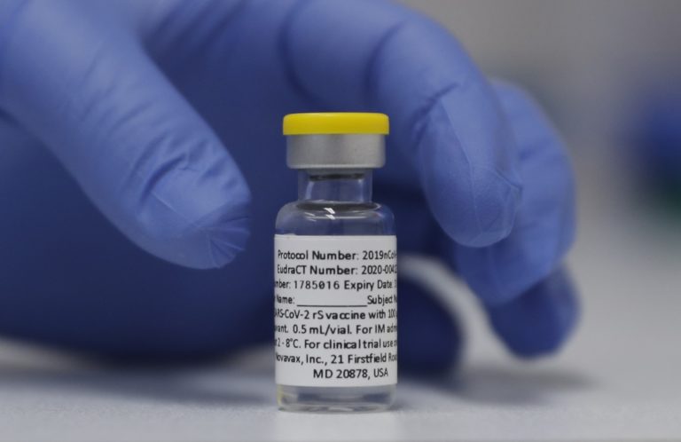 ΕΚΠΑ: Η αποτελεσματικότητα του νέου εμβολίου Novavax έναντι της νοτιοαφρικανικής παραλλαγής του ιού SARS-CoV-2