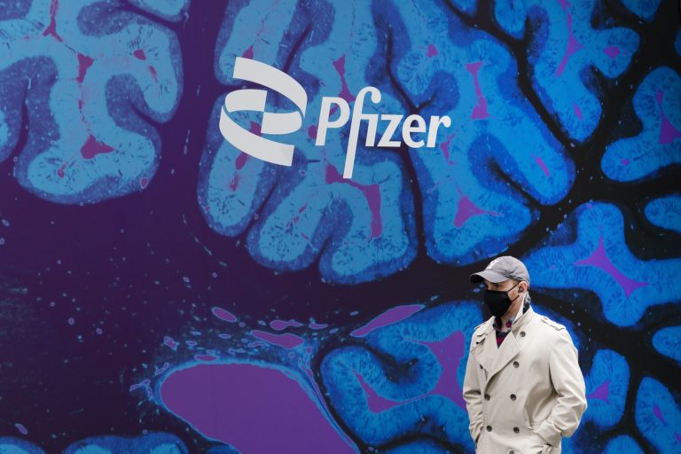 ΕΕ: Έκλεισε συμφωνία με την Pfizer/BioNtech για 1,8 δισ. δόσεις έως το 2023
