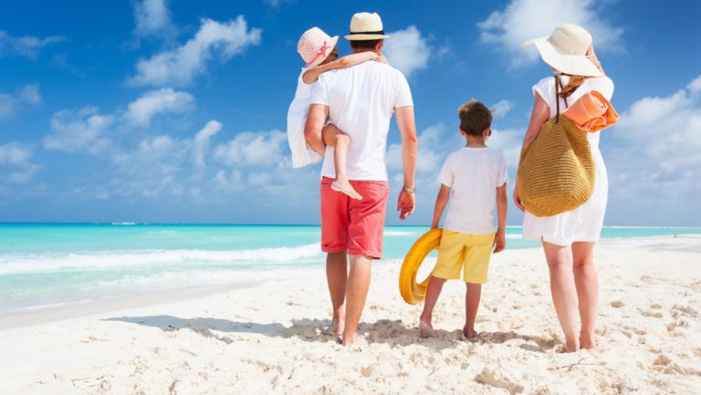 Κοινωνικός τουρισμός: Θα αυξηθούν οι δικαιούχοι για δωρεάν διακοπές