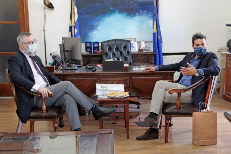 Εθιμοτυπική συνάντηση του πρέσβη της Αυστραλίας με τον δήμαρχο Χανίων