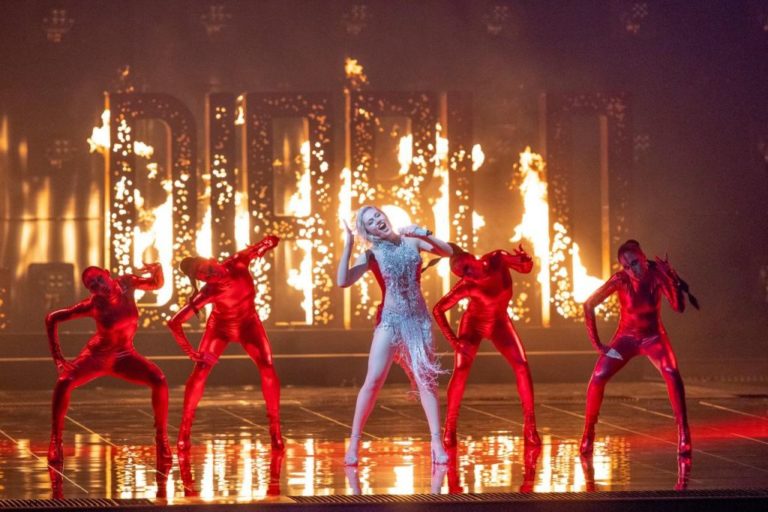 Eurovision 2021: Η εντυπωσιακή εμφάνιση της Έλενας Τσαγκρινού για την Κύπρο