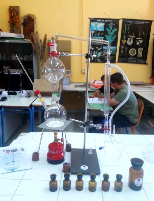 Απόσταξη αιθέριων ελαίων από το 1o ΕΠΑΛ Τυρνάβου