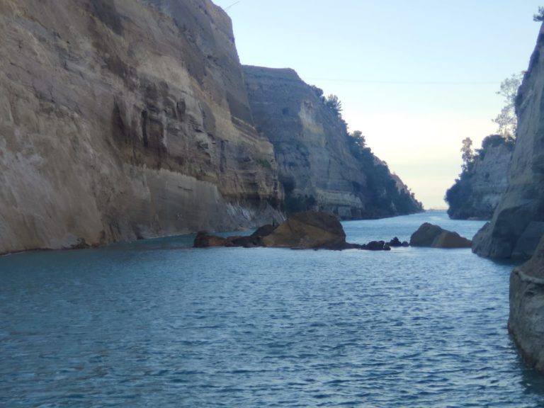 Δε συνέβη νέα κατάπτωση στη διώρυγα της Κορίνθου υποστηρίζει η εταιρεία διαχείρισής της