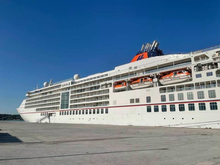 Βόλος: Κατέπλευσε στο λιμάνι το πρώτο κρουαζιερόπλοιο της σεζόν