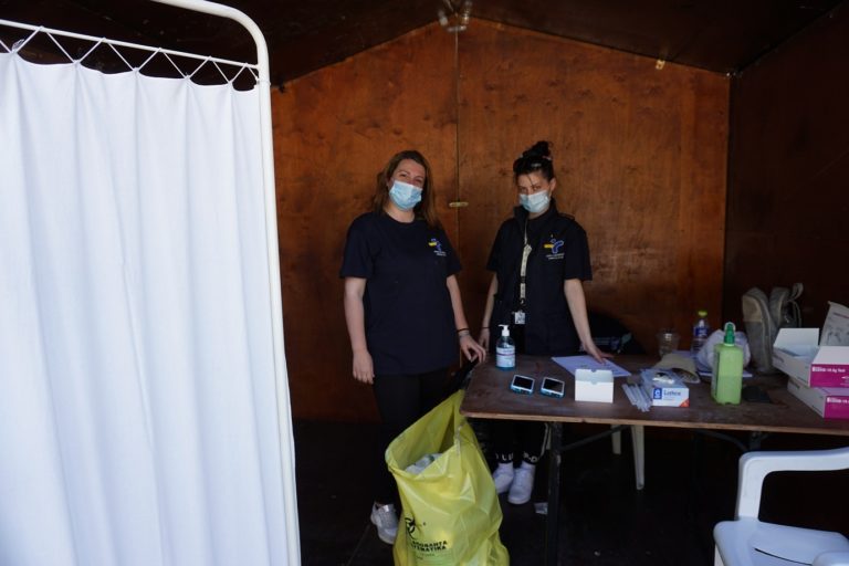 Κομοτηνή: Συνεχίζονται τα rapid tests στην πλατεία Ειρήνης
