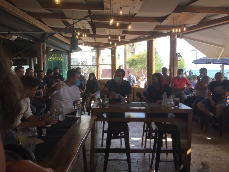 Συζήτηση Αλ. Τσίπρα με νέους στην Κουρούτα Αμαλιάδας