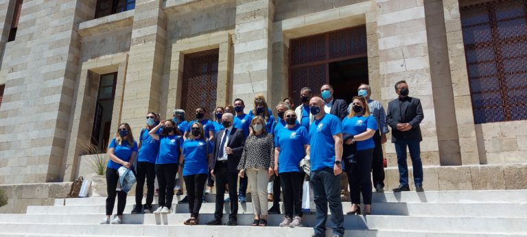 Ρόδος: “Βοηθήστε μας για να σας βοηθήσουμε – Εμβολιαστείτε” τονίζουν οι υγειονομικοί στο mega εμβολιαστικό κέντρο
