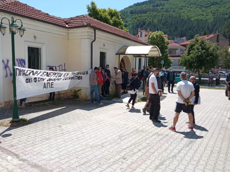 Αναβολή της δίκης για τις ανεμογεννήτριες του Νυμφαίου – Συγκέντρωση κατοίκων  (εικόνες)