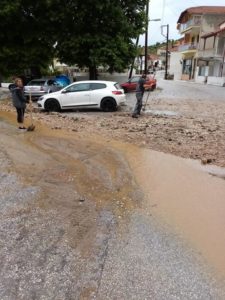 Αχλαδοχώρι: Καταστροφές απο έντονη βροχή και χαλάζι