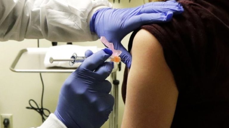 Θεμιστοκλέους: Το 38,2% του πληθυσμού έχει ολοκληρώσει τον εμβολιασμό – Ξεκινά το πρόγραμμα για απομακρυσμένες περιοχές