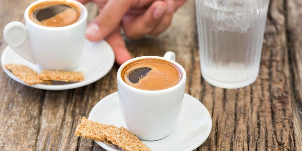 Καφές: Ισχυρό το σενάριο για παραμονή στο μειωμένο συντελεστή ΦΠΑ 13% – Απαγορευτικό το δημοσιονομικό κόστος για μείωση του ΕΦΚ