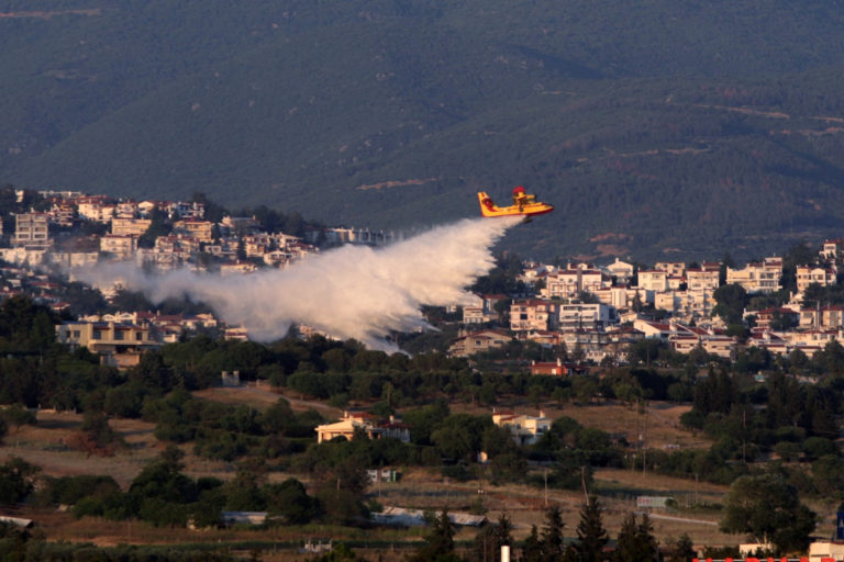 Υπό έλεγχο η φωτιά στο Πανόραμα Θεσσαλονίκης