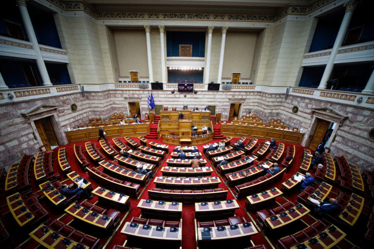 Ξεκίνησε η ονομαστική ψηφοφορία στη Βουλή για το Εργασιακό νομοσχέδιο (live)