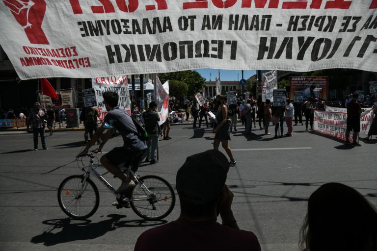 Εργασιακό: Σε εξέλιξη οι απεργιακές κινητοποιήσεις – Ούτε λεωφορεία από 13:00 ως 17:00