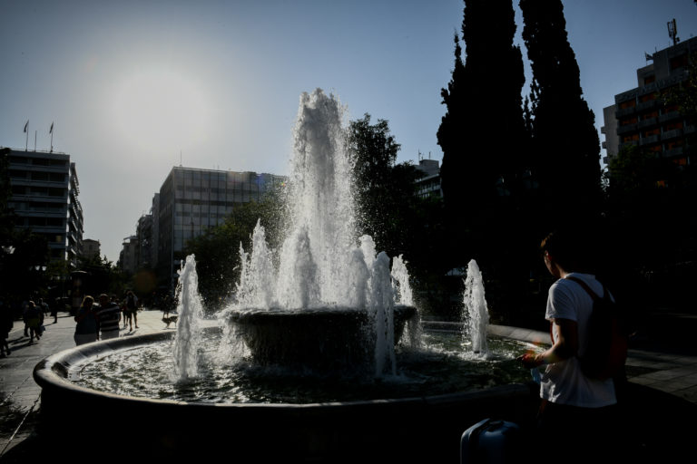 Κορύφωση του κύματος καύσωνα την Πέμπτη – Σταδιακή υποχώρηση από την Παρασκευή (video)