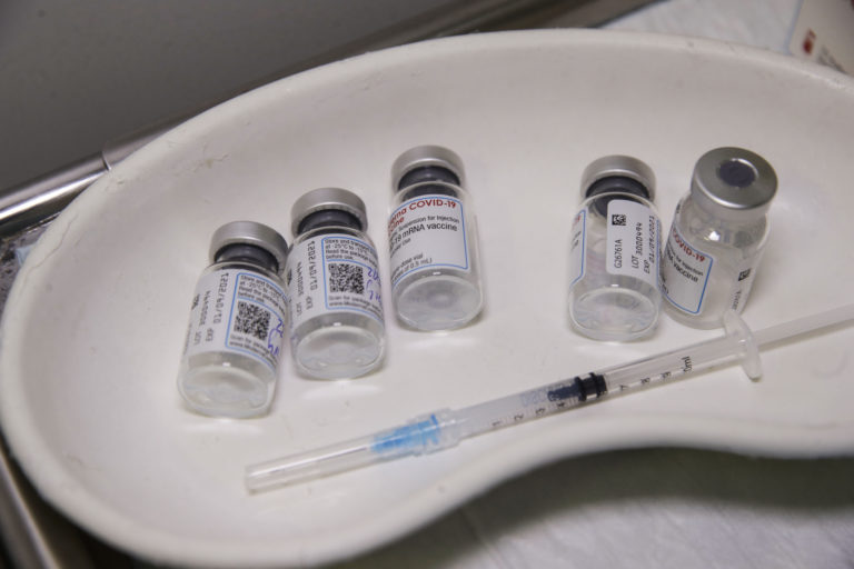 Ιταλία: Σε σοβαρή κατάσταση νοσηλεύεται 18χρονη που εμβολιάστηκε με AstraZeneca – Στο μικροσκόπιο οι παρενέργειες από άλλα φάρμακα