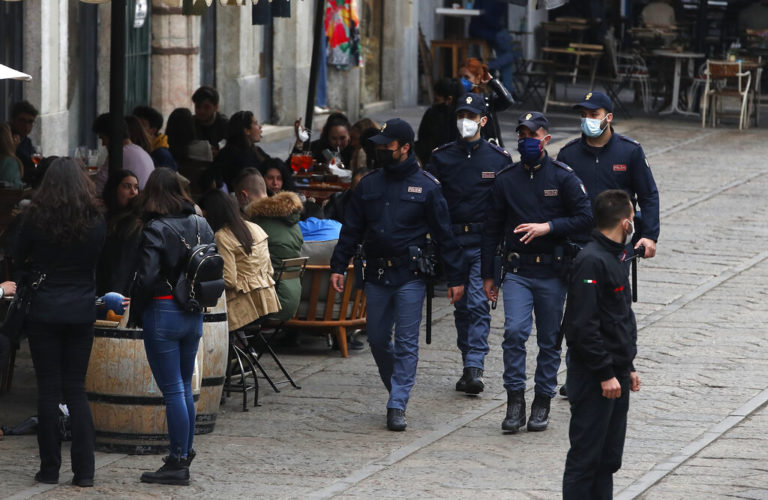 Ιταλία: Απετράπη ανεπίσημο rave κορονοπάρτι 700 ατόμων