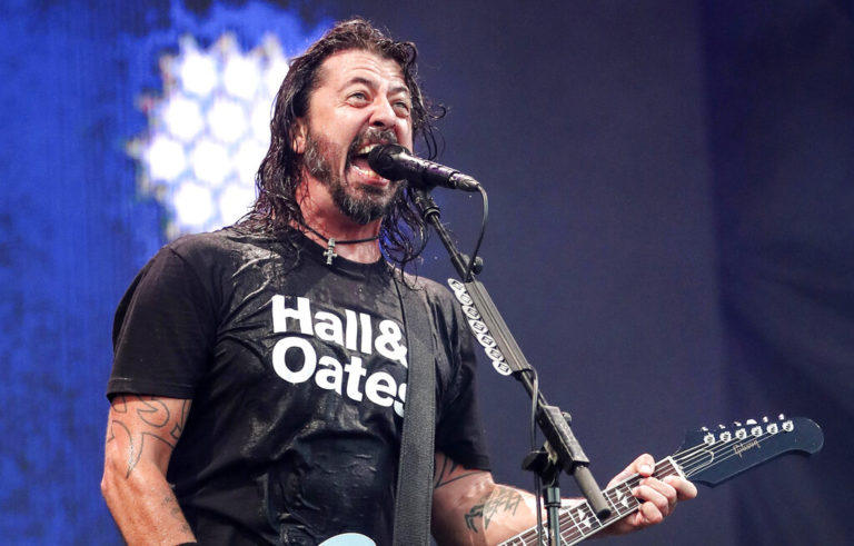 Αντιεμβολιαστές πραγματοποίησαν διαμαρτυρία στην πρώτη συναυλία των Foo Fighters μετά το lockdown