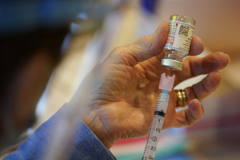 Βρετανία: Πίεση για καθυστέρηση στην άρση των περιορισμών εξαιτίας εξάπλωσης της νέας παραλλαγής
