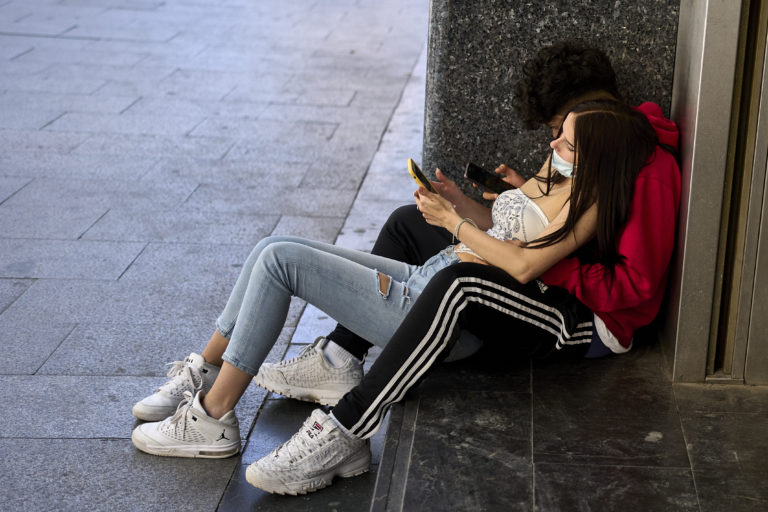 400 μαθητές Λυκείων μολύνθηκαν από κορονοϊό στη Μαγιόρκα σε σχολική εκδρομή